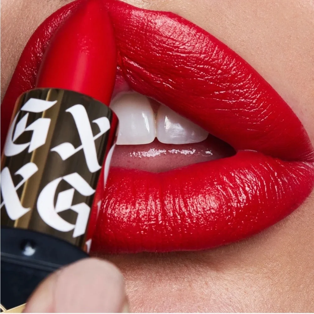 GXVE By Gwen Stefani Anaheim Shine Satin Lipstick In Loara (Orange Red)